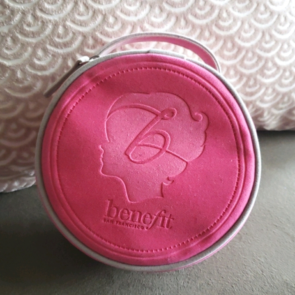 Benefit Pink Round Cosmetic Case with Handle - Picture 2 of 3